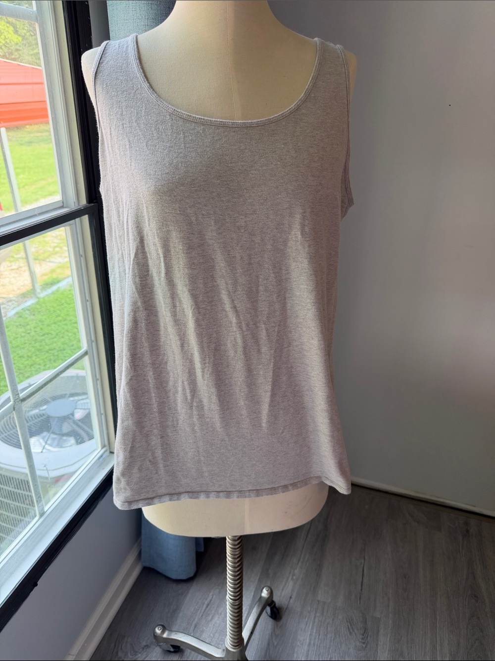 Duluth Trading Co Light Gray Scoop Neck  no yank Tank XXL